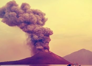 esplosione-del-vulcano-soputan,-in-indonesia