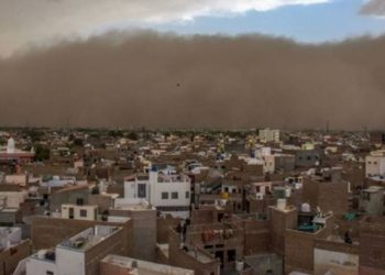 meteo-india:-temporale-apocalittico-con-sabbia,-grandine-e-fulmini-uccide-100-persone