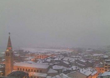 meteo-con-maltempo-su-mezza-italia,-nevica-al-nord.-arriva-la-neve-rossa
