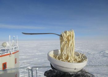 antartide,-la-foto-degli-spaghetti-di-botto-congelati-fa-il-giro-del-mondo