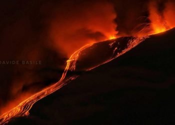 etna-torna-in-attivita:-video-della-nuova-spettacolare-eruzione
