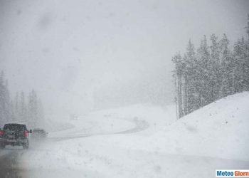 tempesta-di-neve-tra-stati-uniti-e-canada:-chiusa-la-strada-di-frontiera
