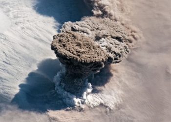 eruzione-del-vulcano-raikoke,-immagini-sensazionali