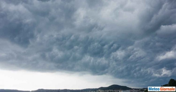 meteo-napoli:-piogge-e-rovesci-intermittenti,-meglio-nel-weekend