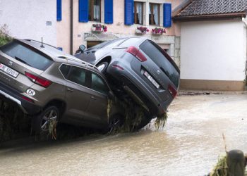 video-meteo:-nubifragi-causano-alluvione-in-svizzera,-val-de-ruz-inondata