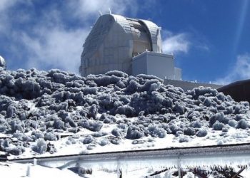 hawaii,-osservatorio-astronomico-coperto-di-ghiaccio:-eccezionali-foto-meteo