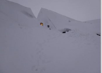 meteo-estremo-in-islanda,-fino-a-9-metri-di-neve,-case-sepolte