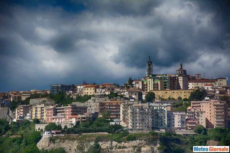 meteo-catanzaro:-forte-maltempo-e-rischio-nubifragi-domenica.-poi-migliora