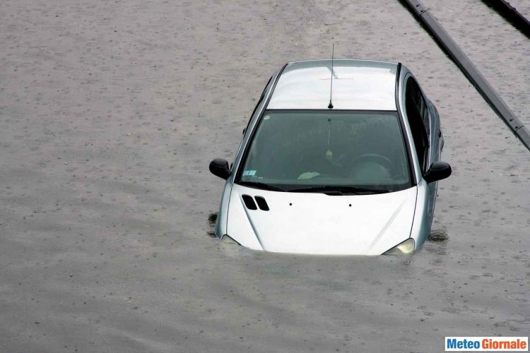 liguria-alle-prese-con-allerta-meteo-rossa.-nubifragi,-esondazioni-e-frane