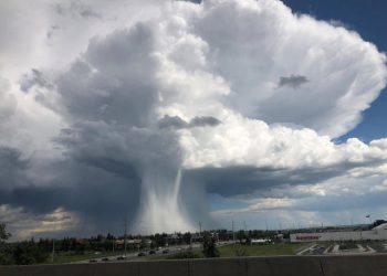 video-meteo-spettacolare-in-timelapse:-grandine-precipita-dalla-nube