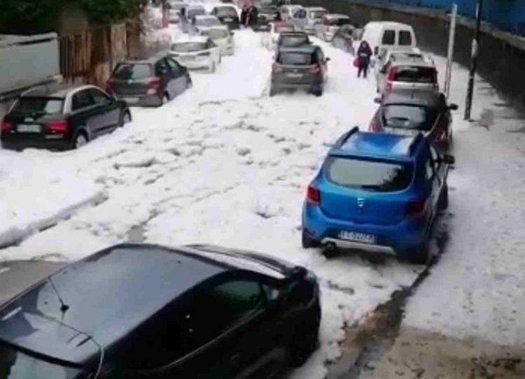 eccezionale-grandinata-si-abbatte-su-napoli:-il-video