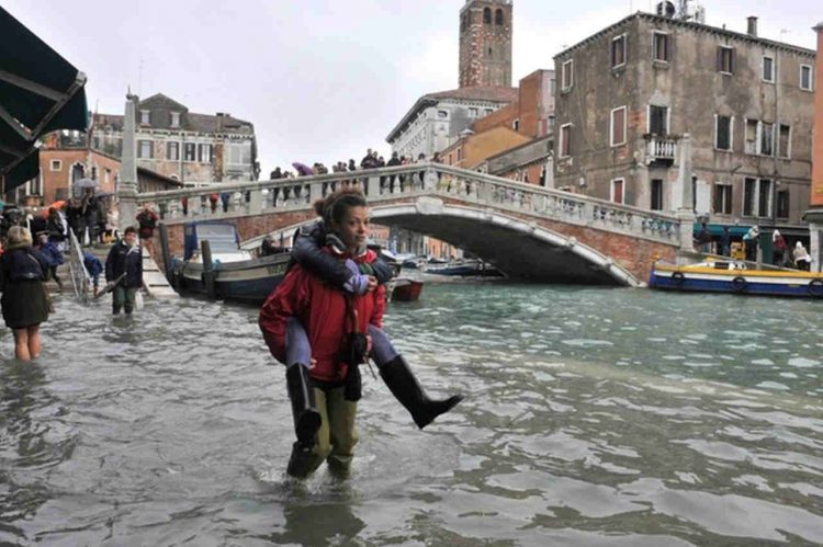 venezia-con-l’acqua-alta,-imminente-nuovo-picco-eccezionale