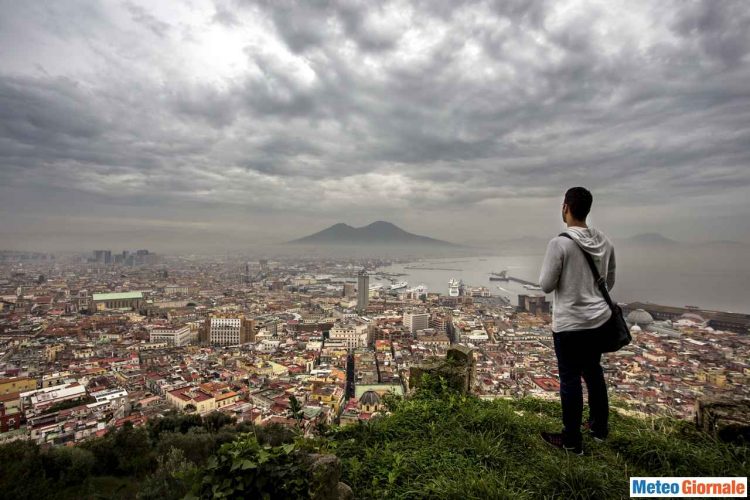 meteo-napoli:-peggiora-con-qualche-pioggia-dalla-sera-di-martedi.-rovesci-mercoledi