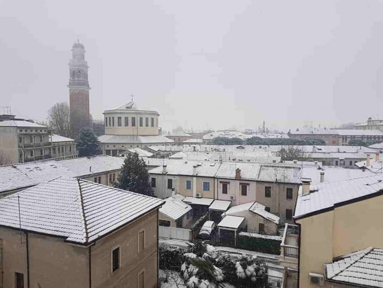 video-meteo:-neve-in-pianura-padana-e-fin-sulle-spiagge-lungo-l’adriatico