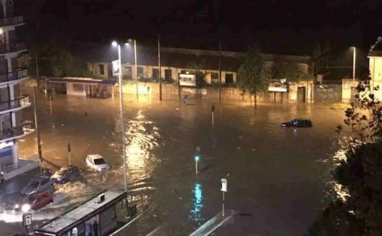 video:-violento-nubifragio-su-roma,-strade-come-torrenti-e-metro-sommerse