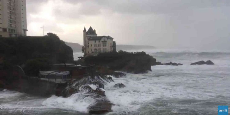 francia,-immagini-impressionanti-del-mare-in-tempesta:-video-meteo