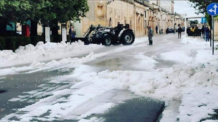 grandine-come-fosse-neve:-strade-e-campagne-coperte-di-ghiaccio-nel-salento