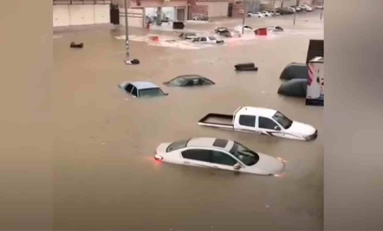 arabia-saudita:-la-citta-di-ta’if-travolta-da-terribili-inondazioni