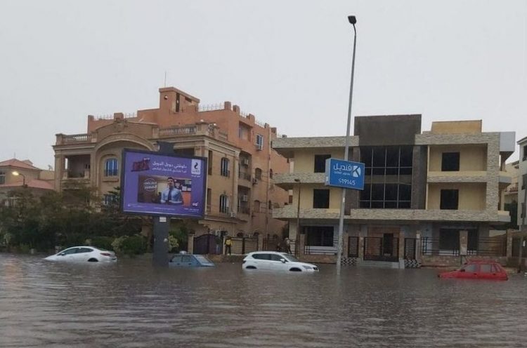 piogge-insolite-in-egitto,-strade-sott’acqua-al-cairo