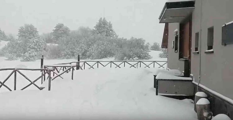 etna,-la-magia-della-neve-di-marzo