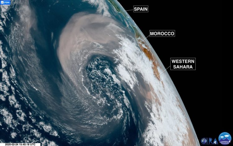 l’incredibile-tempesta-di-sabbia-delle-canarie-vista-dal-satellite