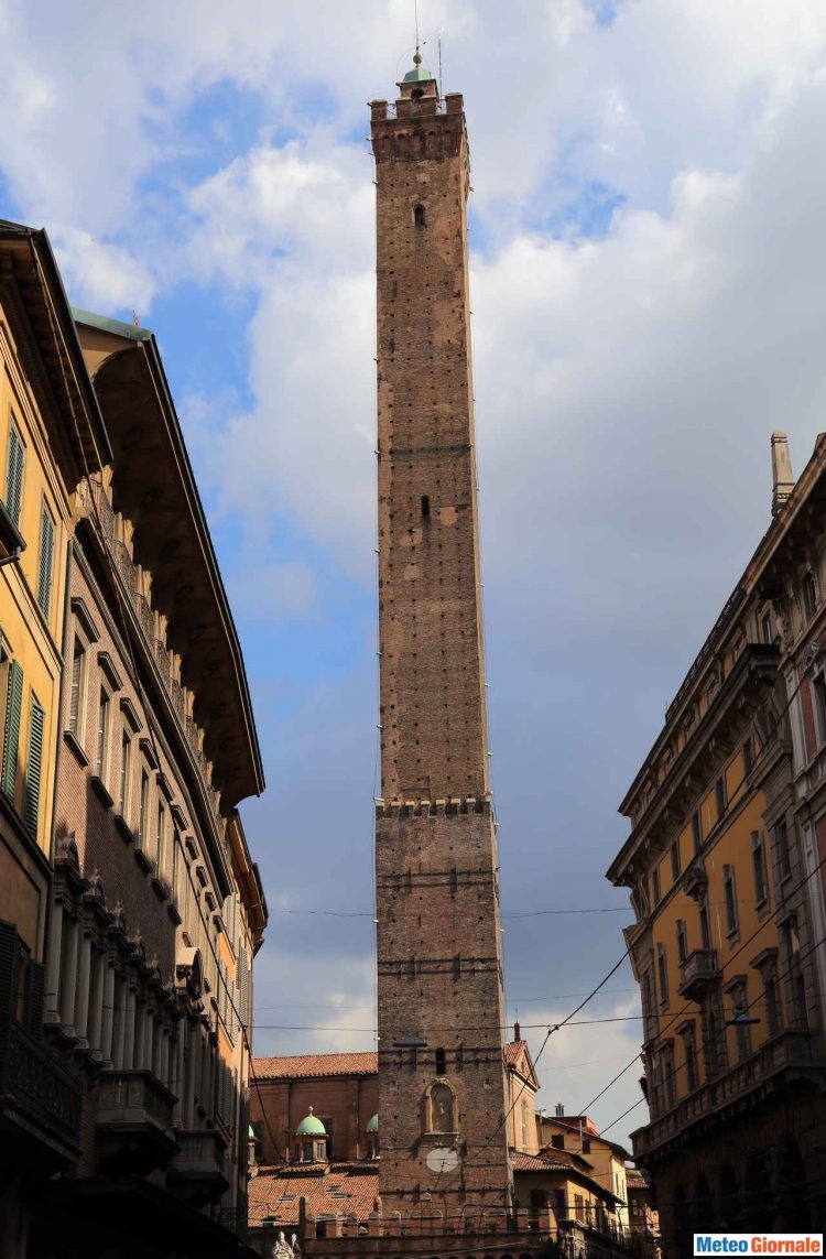 meteo-bologna:-caldo-intenso-mercoledi,-poi-arrivano-temporali-anche-forti