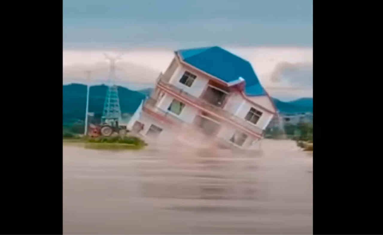 cina-devastata-dalle-alluvioni:-immagini-incredibili