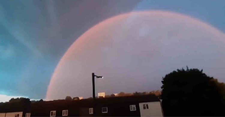 incredibile-arcobaleno-rosso-su-birmingham