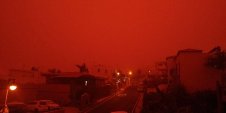 tempesta-di-sabbia-sulle-isole-canarie,-incendi,-vento-furioso-e-caldo-soffocante