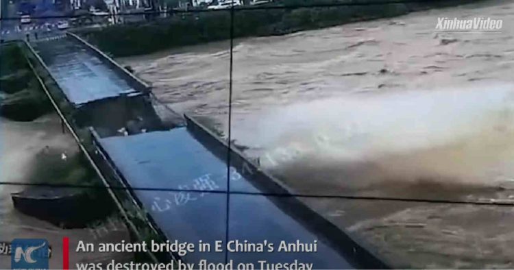 cina,-ponte-di-480-anni-portato-via-dall’acqua:-video