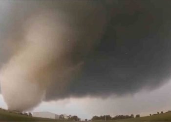 a-due-passi-dal-tornado:-immagini-incredibili