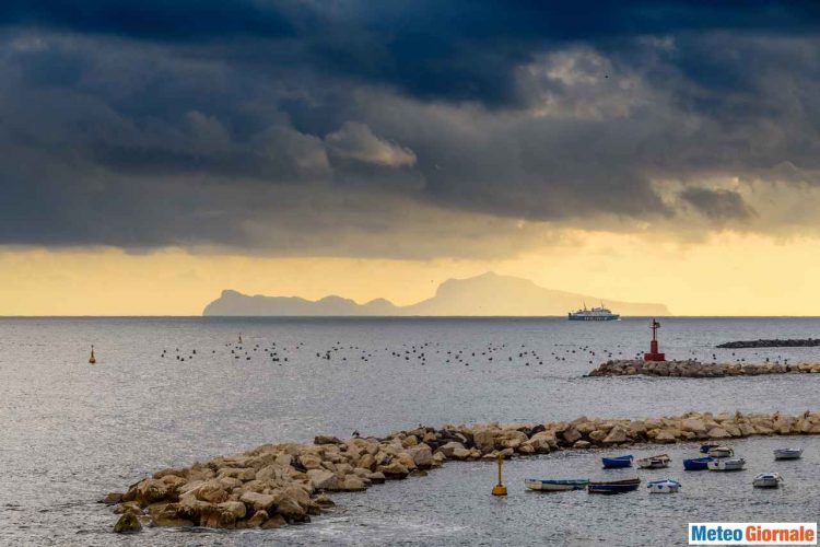 meteo-napoli:-a-tratti-soleggiato,-ma-nuovi-temporali-in-vista