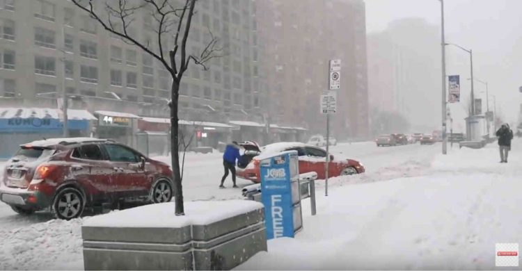 toronto-sotto-la-bufera-di-neve:-video-meteo