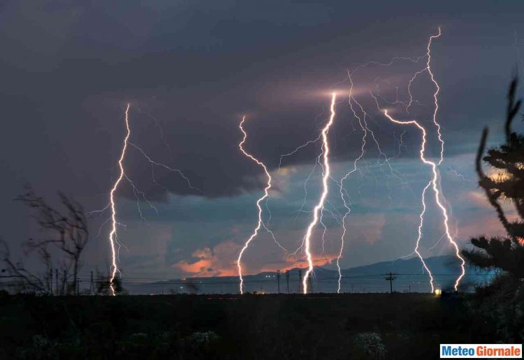 temporale-e-pericolo-fulmini:-ecco-perche-e-un-rischio-da-non-sottovalutare