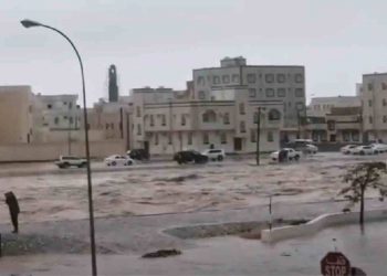 l’oman-travolto-da-incredibili-alluvioni:-immagini-e-video