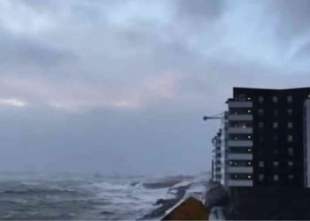 islanda-nella-tempesta,-venti-furiosi-in-questo-video-meteo