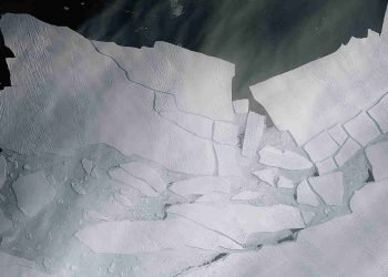 antartide,-iceberg-si-stacca-dal-pine-island-e-si-sbriciola.-immagini-shock