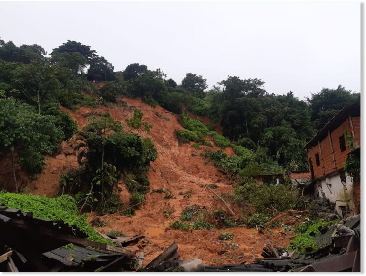 tempesta-nella-zona-di-san-paolo,-in-brasile:-frane-e-decine-di-dispersi