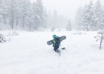 tempesta-di-neve-in-california-con-raffiche-di-vento-record