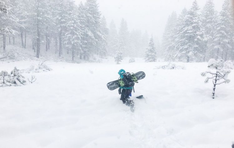 tempesta-di-neve-in-california-con-raffiche-di-vento-record