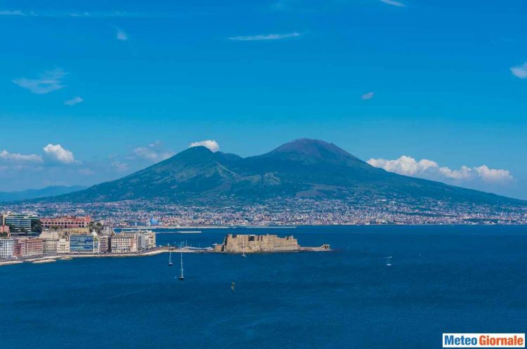 meteo-napoli:-soleggiato,-con-clima-gradevole.-caldo-verso-il-weekend