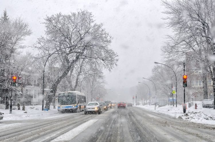 tormenta-di-neve-sul-canada-orientale,-mezzo-metro-di-neve-fresca-in-quebec