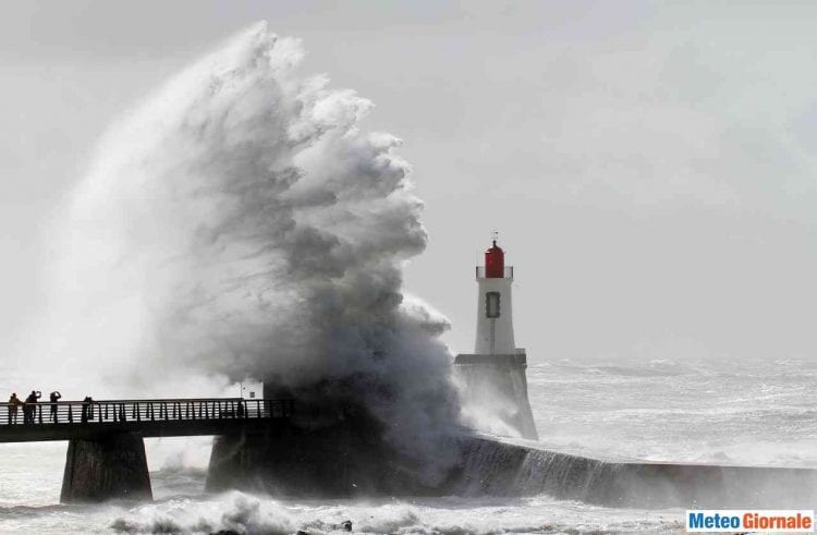 burrasca-invernale!-venti-in-ulteriore-rinforzo-sull’italia,-mareggiate