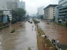alluvione-a-jakarta,-in-indonesia:-20-morti,-200.000-evacuati