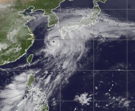tifone-man-yi:-a-naha,-okinawa,-raffiche-fino-a-152-km/h-e-159-mm-in-24-ore