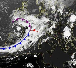 sistema-nuvoloso-sul-nord-italia,-nuovi-temporali-in-azione-a-ridosso-dei-rilievi