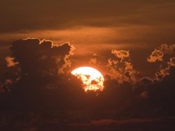 le-eruzioni-solari-“ripuliscono”-la-terra-dalle-nuvole