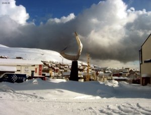 gelo-e-neve-in-svezia-e-norvegia,-gran-caldo-nella-regione-alpina,-grandine-enorme-a-perth