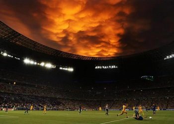 europei-2012,-a-donetsk-grande-spettacolo-in-cielo-dallo-stadio