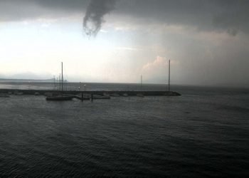 funnel-cloud-immortalato-sul-lago-di-garda